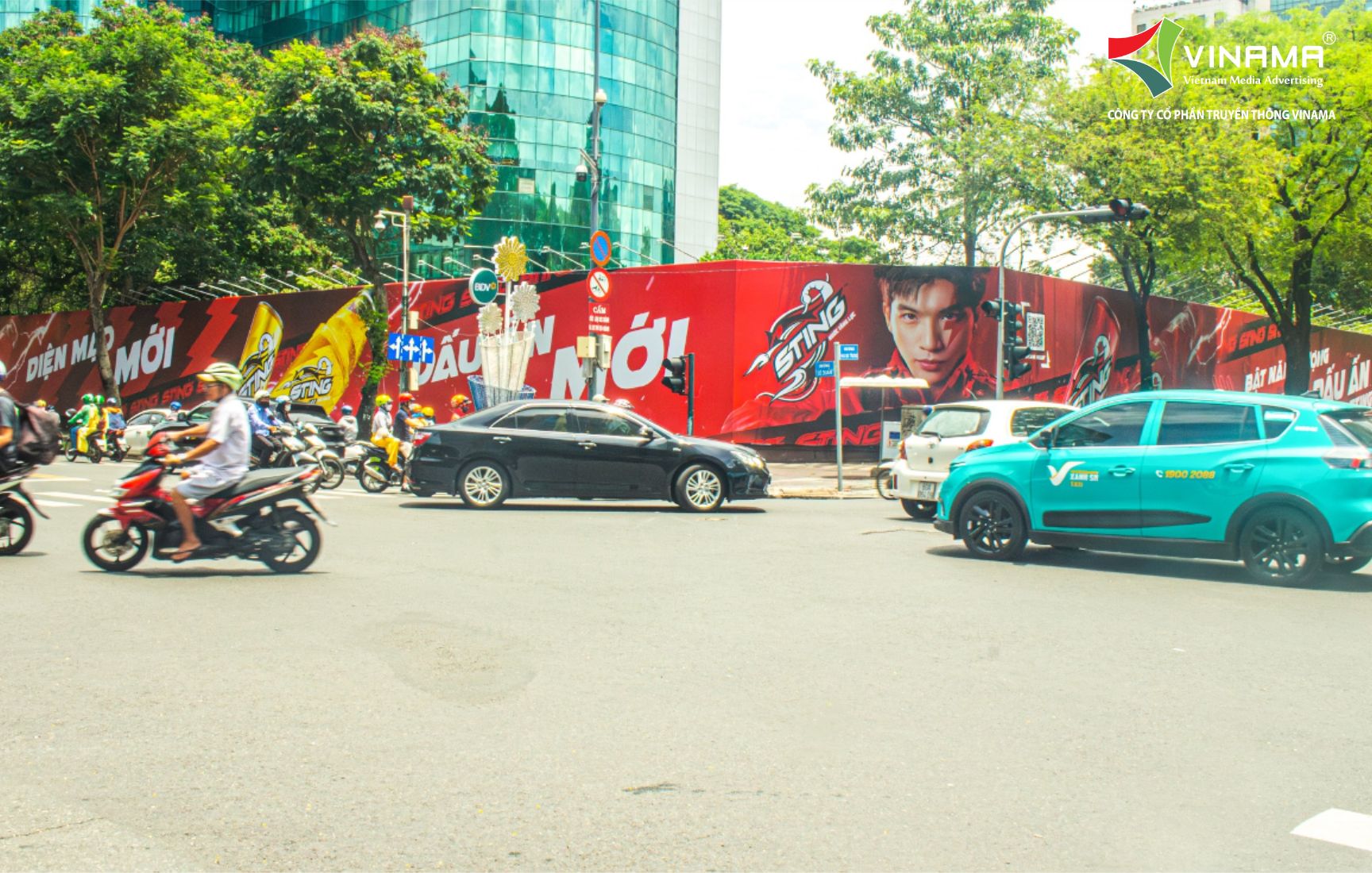 Hoarding OOH – Hàng Rào Quảng Cáo Là Gì?