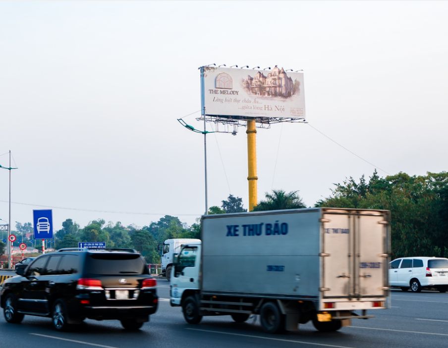 Billboard Đối Diện Sân Bay Nội Bài – Tây Hồ