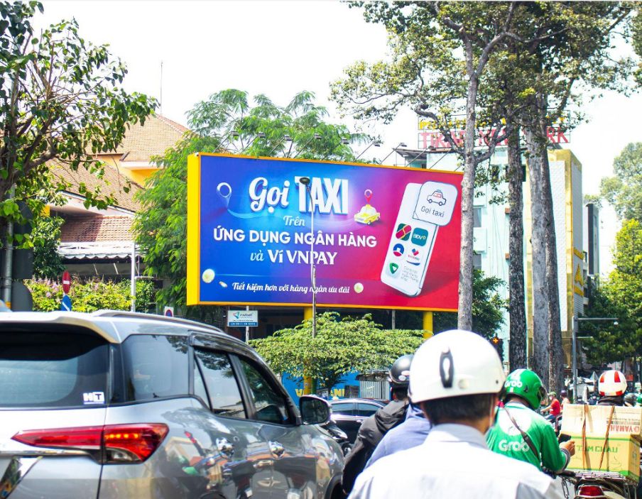 Billboard Vinama_ Ngã 4 Nguyễn Trãi - Nguyễn Văn Cừ, Quận 1 