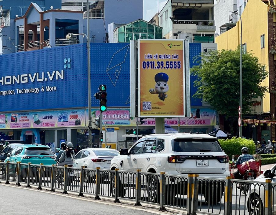 Billboard Vinama_ Ngã 4 Nguyễn Thị Minh Khai – Cách Mạng Tháng 8, Quận 1 