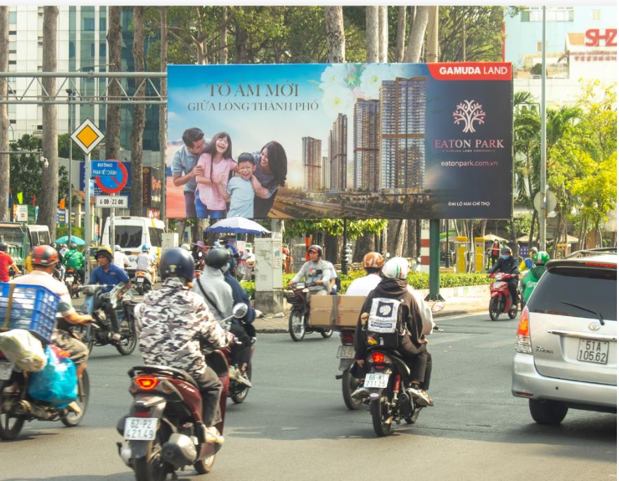 Billboard Nguyễn Thị Minh Khai – Phạm Viết Chánh, Quận 1