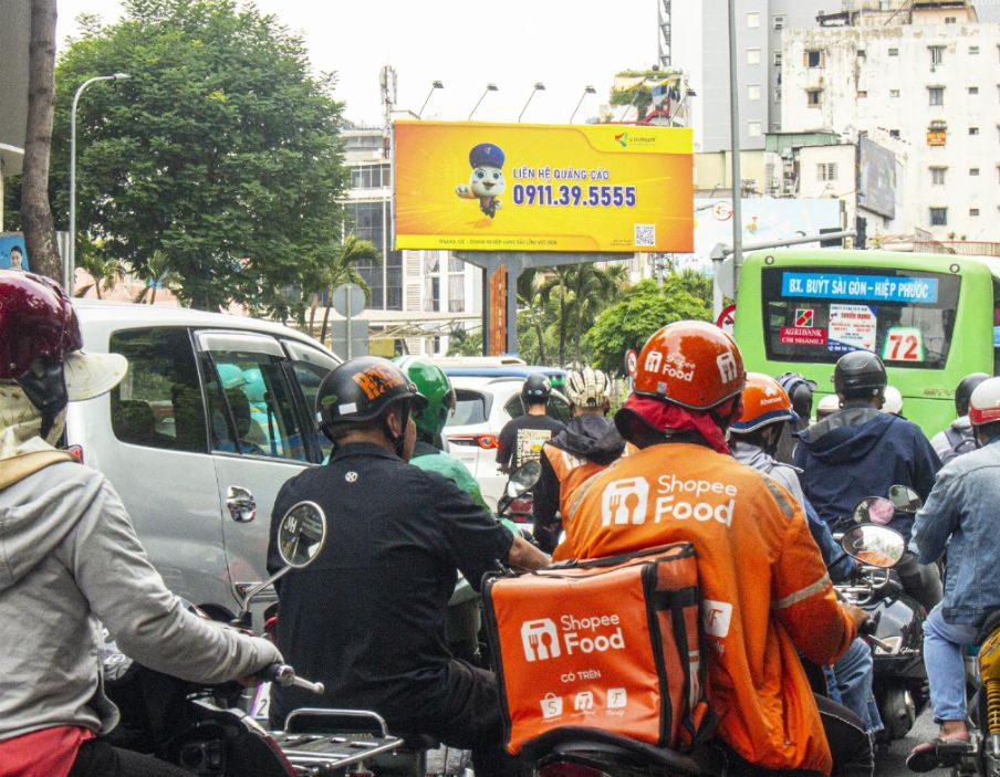 Billboard Vinama_ Ngã 4 Phạm Ngũ Lão – Nguyễn Thị Nghĩa, Quận 1 