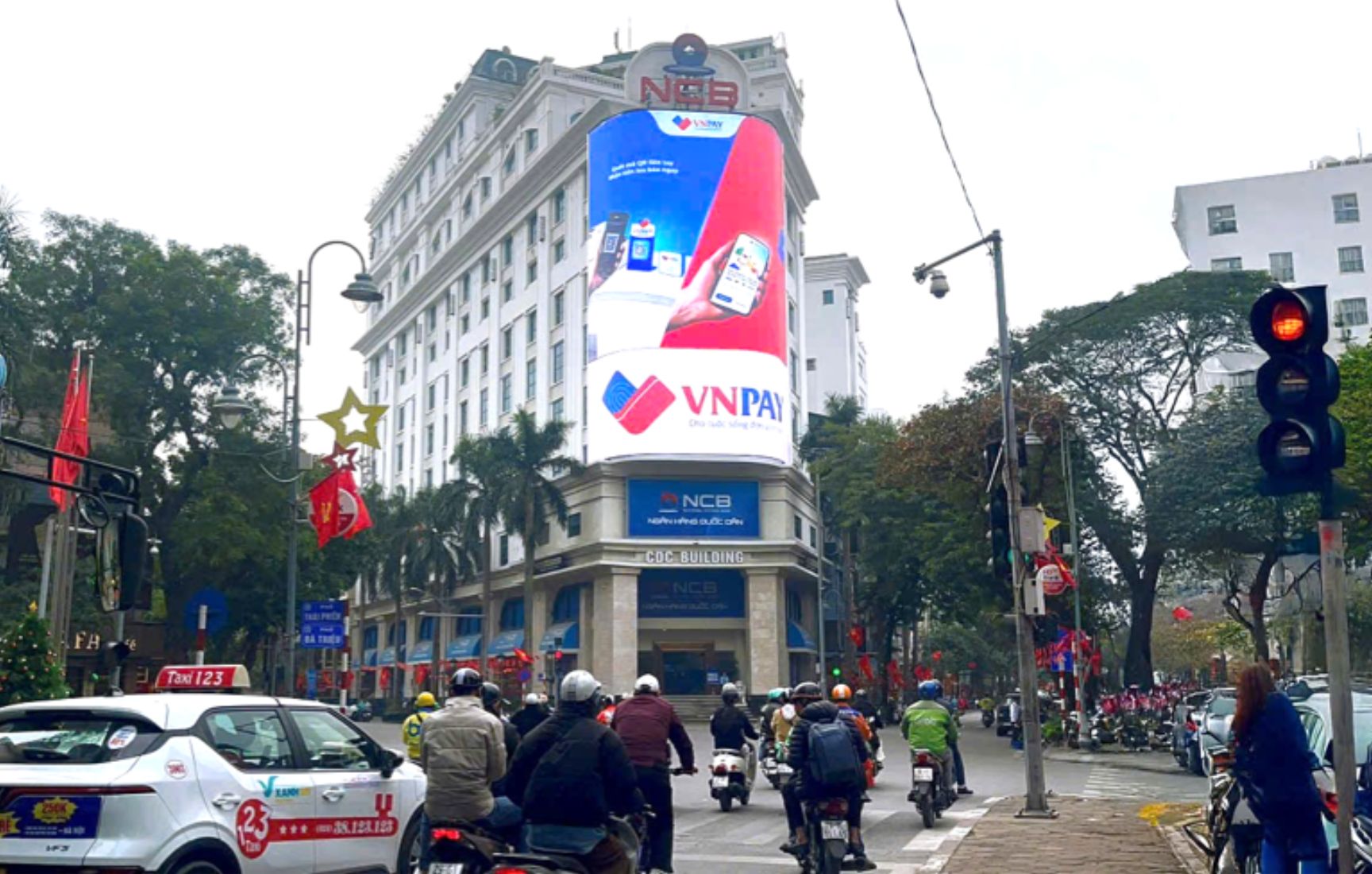 Màn Hình Led 2D Ngã 5 Vincom Bà Triệu – Hai Bà Trưng